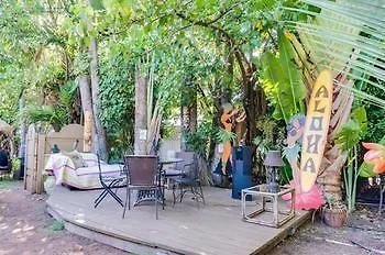 Tiki Beach Hostel-At The Beach In Lahaina Hostel